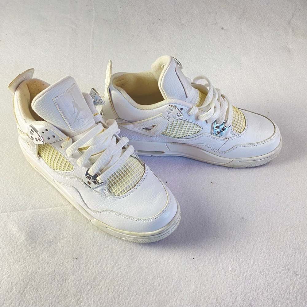 Nike Jordan Retro 4 Big Kids White Sneakers Size 5.5 Silver Jumpman Basketball - Picture 4 of 10